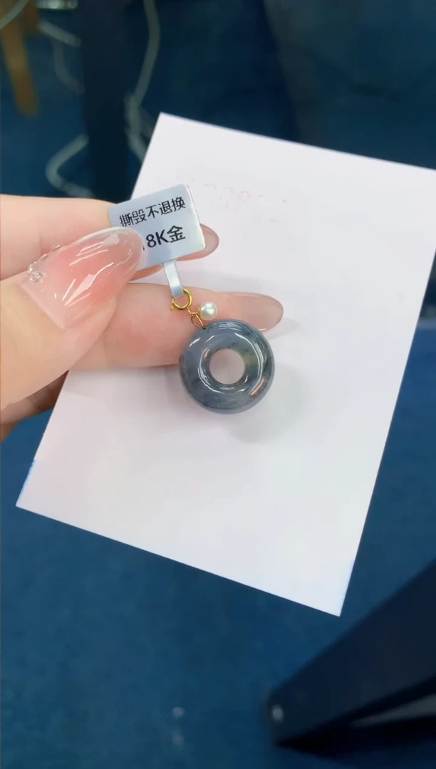 翡翠未镶嵌颈饰1