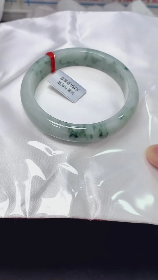 翡翠手镯未镶嵌手镯