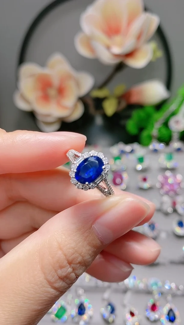 18K金戒指蓝宝石18K金镶嵌.