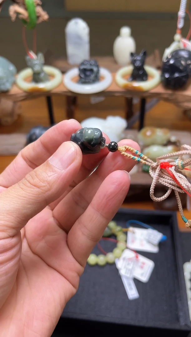 和田玉未镶嵌吊坠(不含链)青花  小猫咪