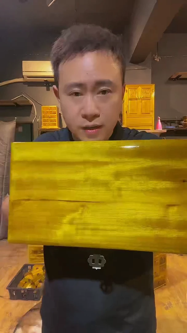 金丝楠木制品32.18.17彩礼箱