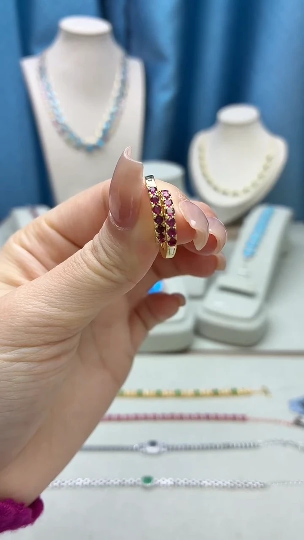 银S925镶嵌耳饰红宝石021JH0102产品一个（多样性）