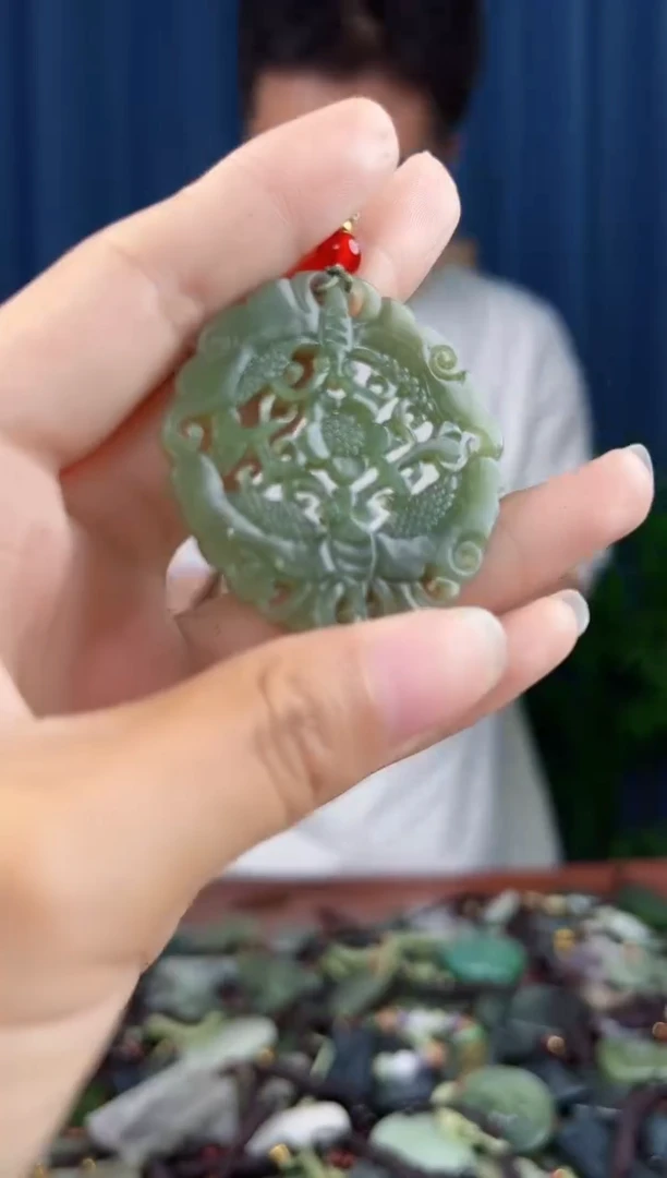 未镶嵌和田玉挂件拍一发一，多样性发货