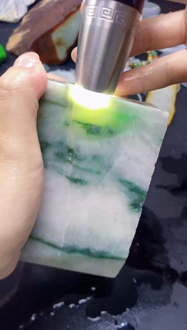 【闪购商品】翡翠颈饰未镶嵌375天然翡翠