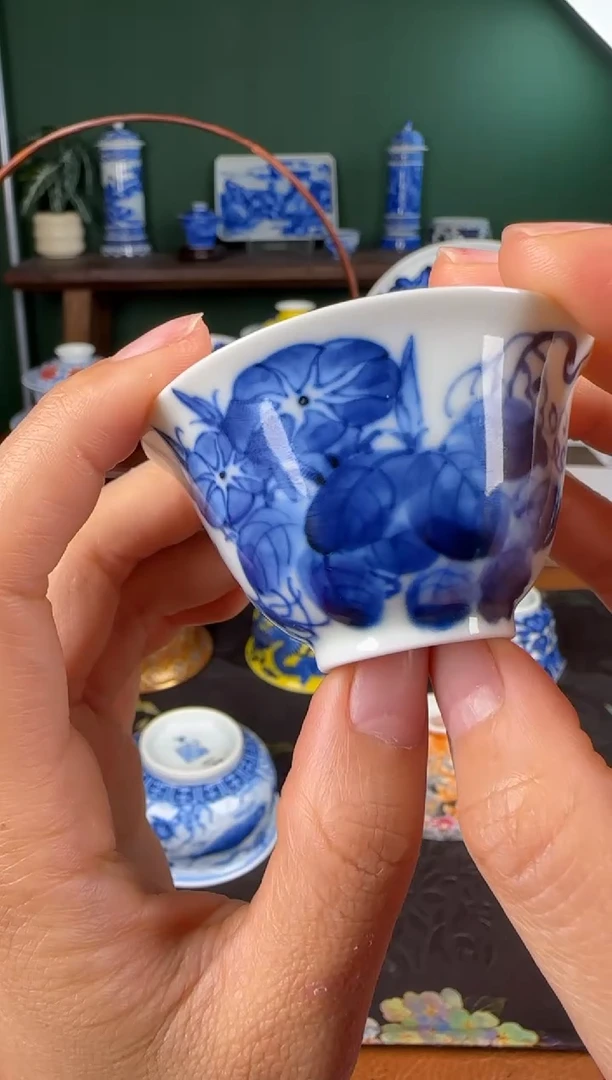 杯洪印幕明。牵牛花单杯