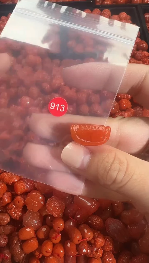 颈饰未镶嵌南红玛瑙1