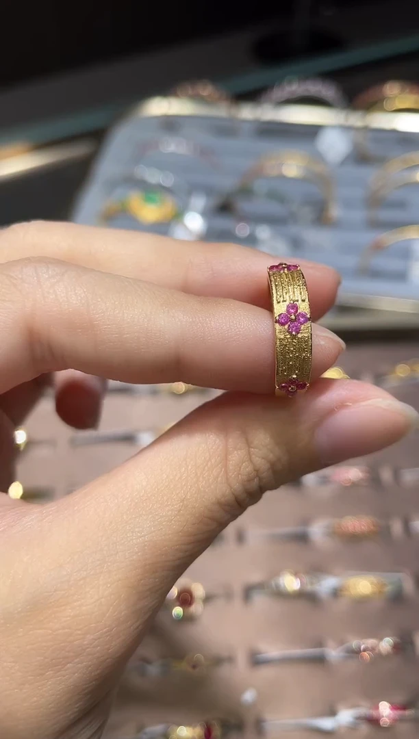 18K金镶嵌戒指红宝石1