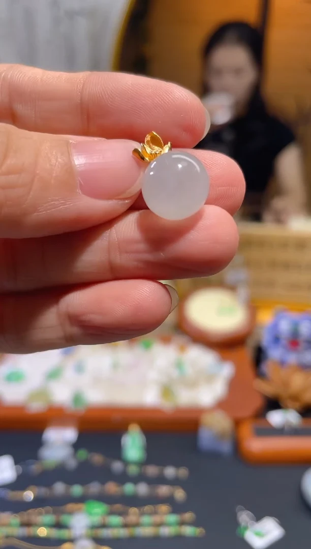 翡翠18K金镶嵌颈饰单珠