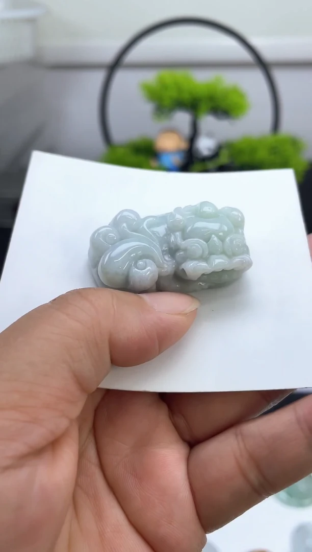 翡翠未镶嵌颈饰貔貅
