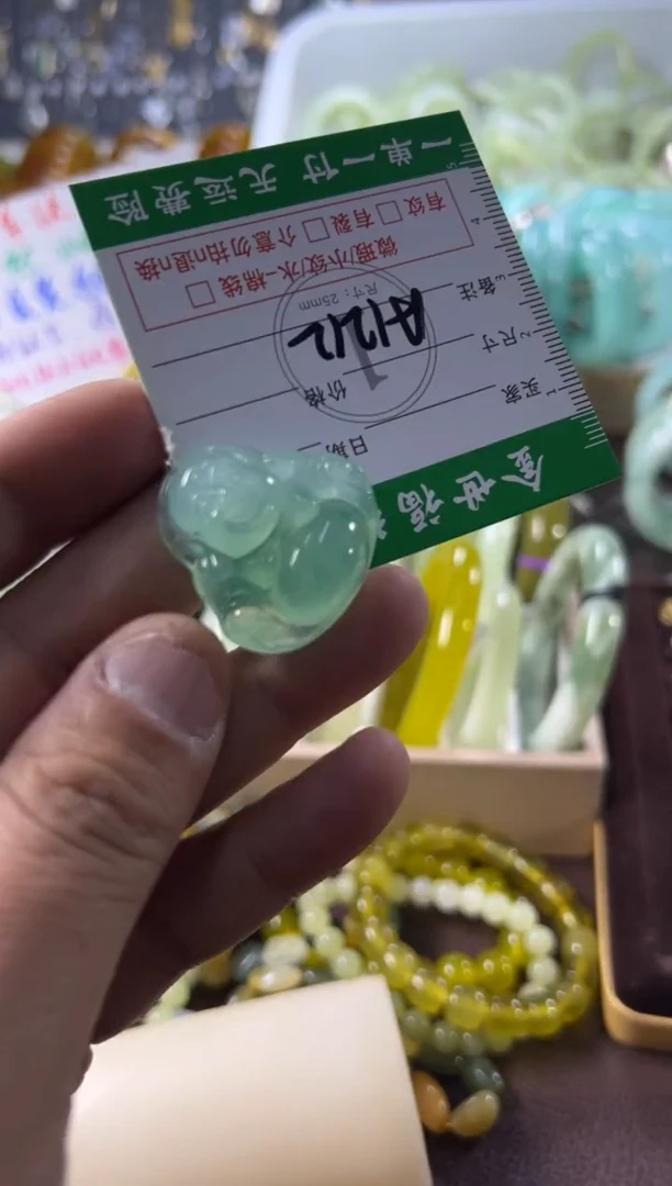 未镶嵌蛇纹石玉手镯1