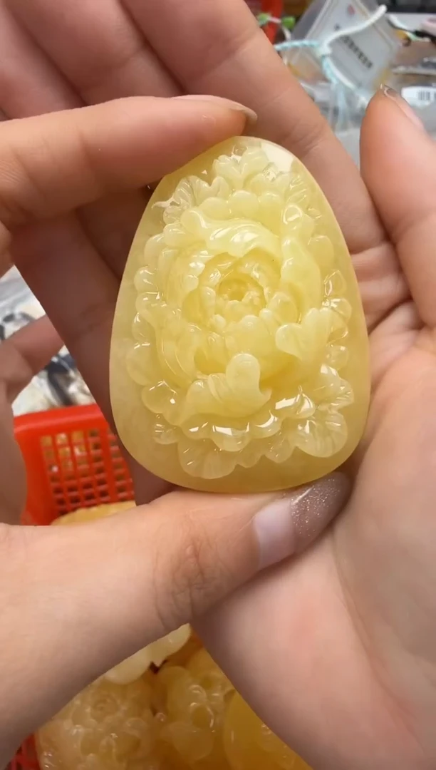 裸石琥珀未镶嵌如图