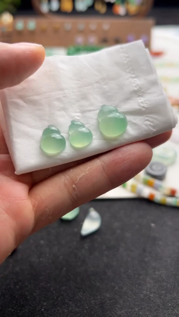 定制翡翠未镶嵌绿葫芦三个5500+550xsz028