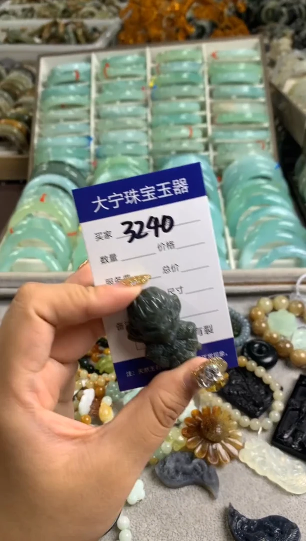 【闪购商品】蛇纹石玉颈饰未镶嵌3240