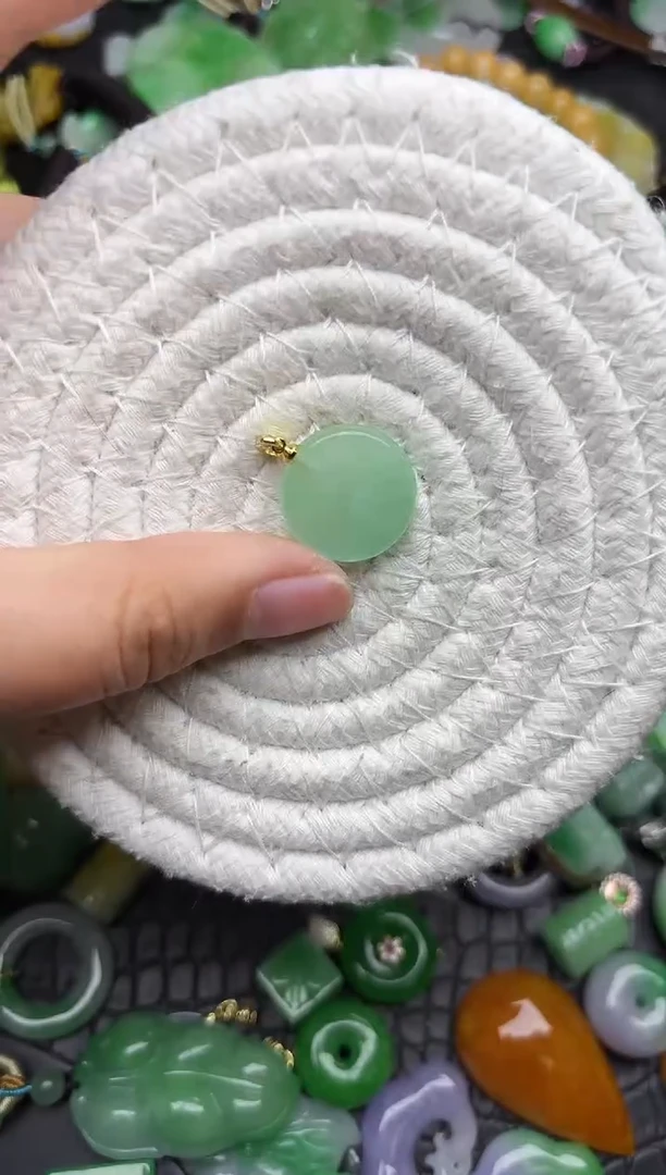 颈饰未镶嵌翡翠缅甸翡翠吊坠