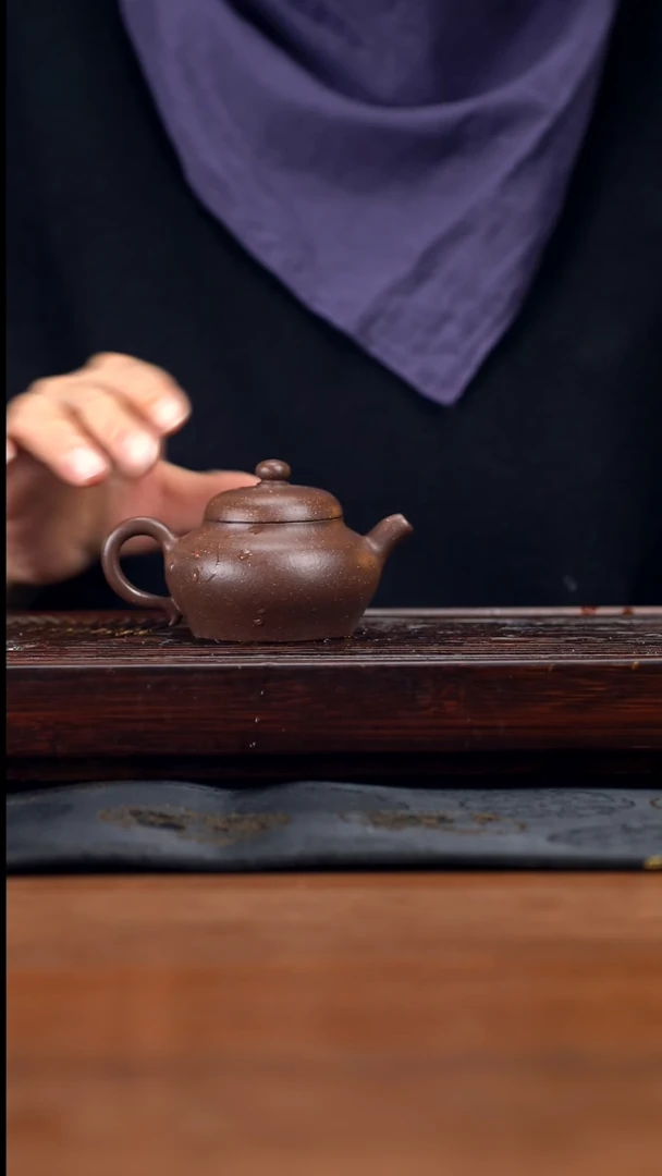 【闪购商品】紫砂茶壶110cc黄龙山原矿紫泥莲子壶