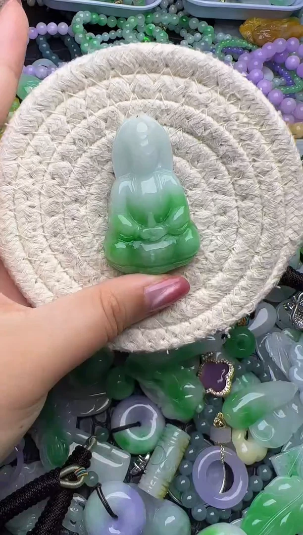 颈饰未镶嵌翡翠天然缅甸翡翠吊坠