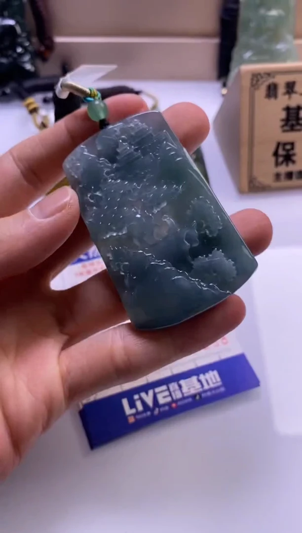 颈饰未镶嵌翡翠