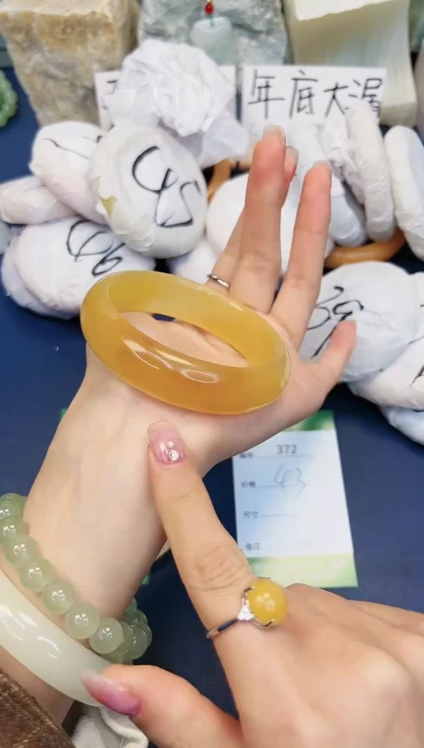 【闪购商品】石英质玉手镯未镶嵌372