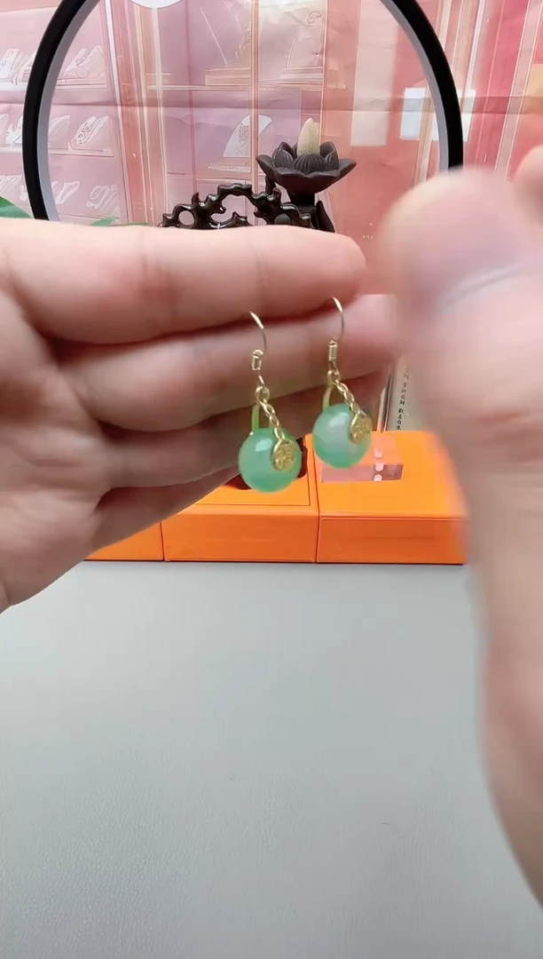 银S925镶嵌石英质玉（天山翠）耳坠c6502