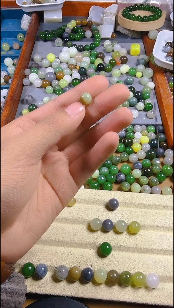 未镶嵌手链和田玉卡10散珠