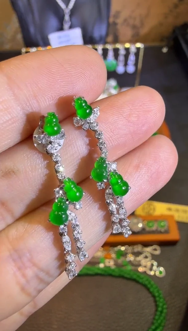 【闪购商品】翡翠耳饰18K金镶嵌小龙石起光满绿葫芦耳坠