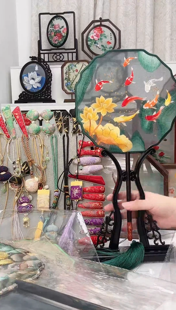 扇子苏绣作品手工团扇