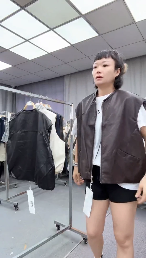 身上马甲  大哥家漂亮衣服漂亮颜色