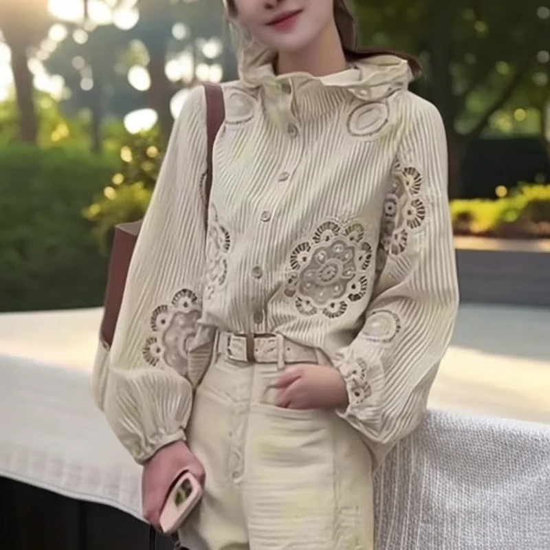 杏色连帽衬衫女2025新款宽松时尚减龄设计感镂空蕾丝钩花外套上衣