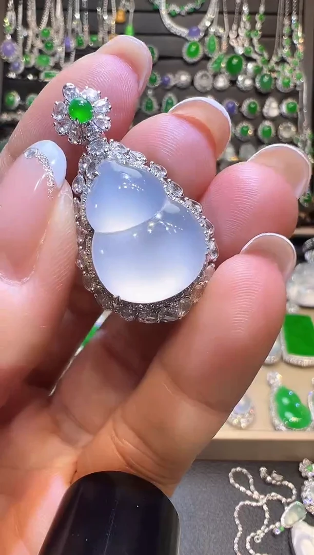 吊坠(不含链)18K金镶嵌翡翠葫芦