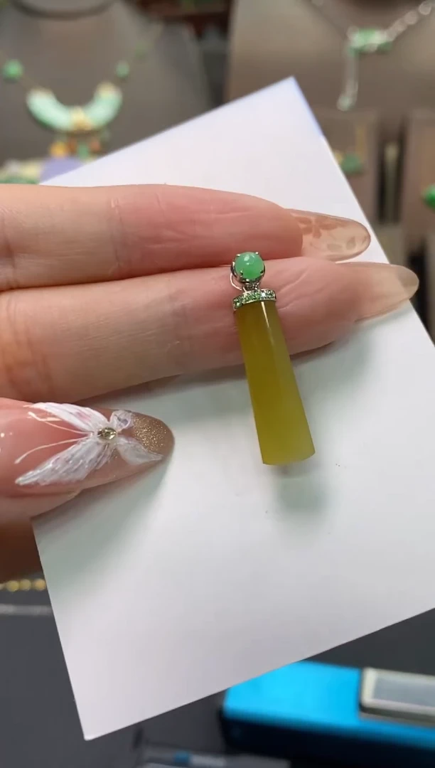 【闪购商品】翡翠颈饰18K金镶嵌净货11046