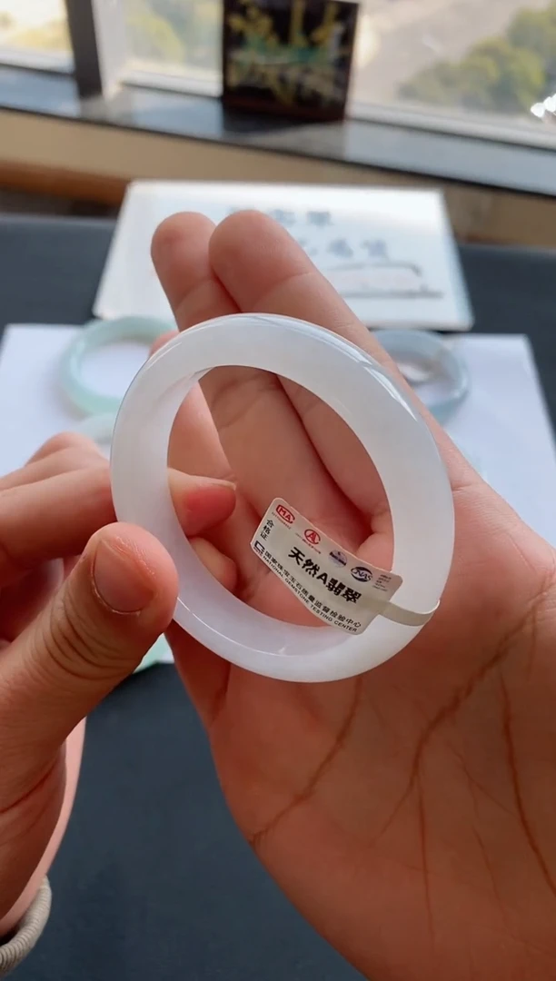 【闪购商品】翡翠手镯未镶嵌8号53*12.8*7.8正圈