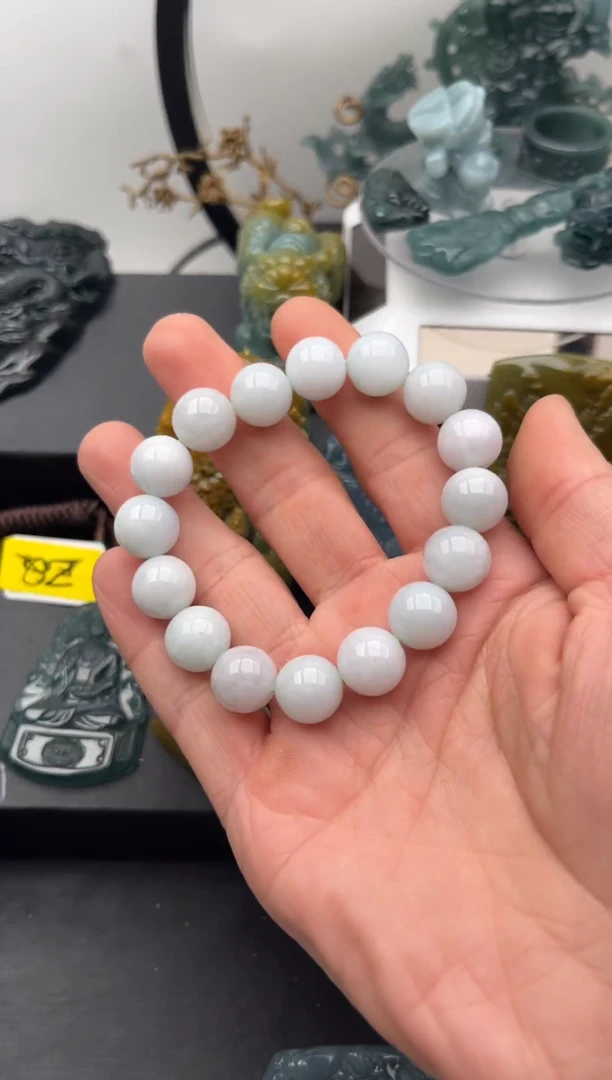 颈饰未镶嵌翡翠谋**生十三