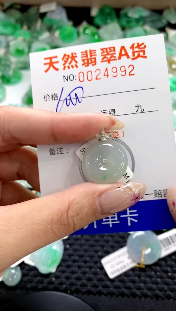 翡翠18K金镶嵌颈饰1111111111111111
