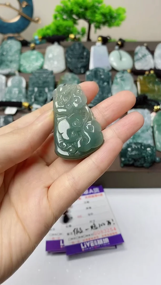 翡翠未镶嵌颈饰