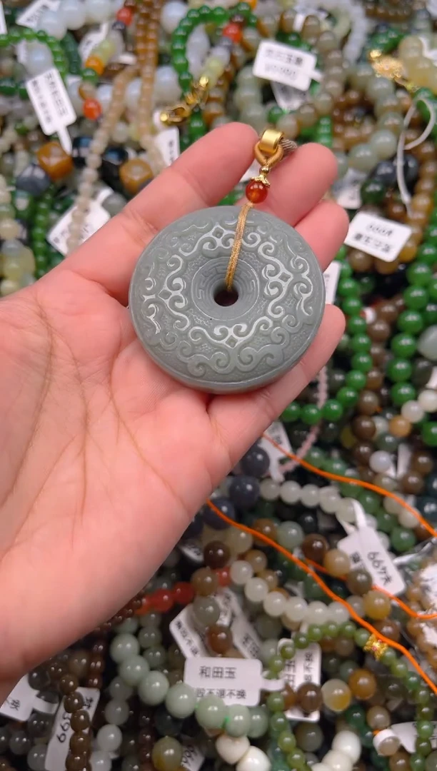 颈饰未镶嵌和田玉1