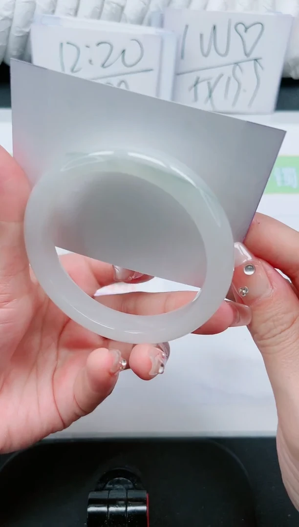 【闪购商品】石英质玉手镯未镶嵌192