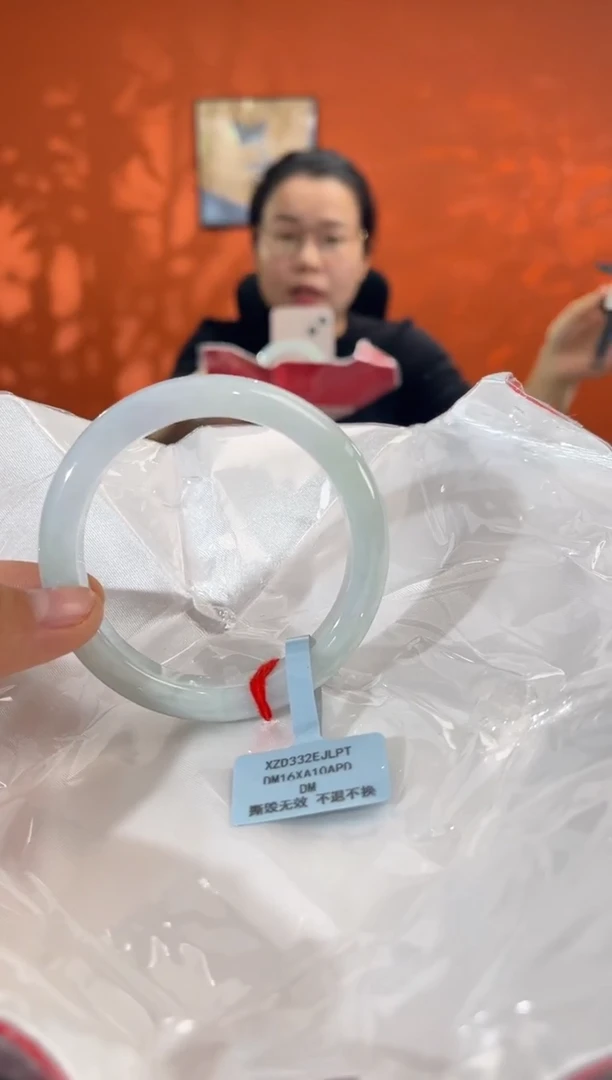 未镶嵌手镯翡翠3        圈口56