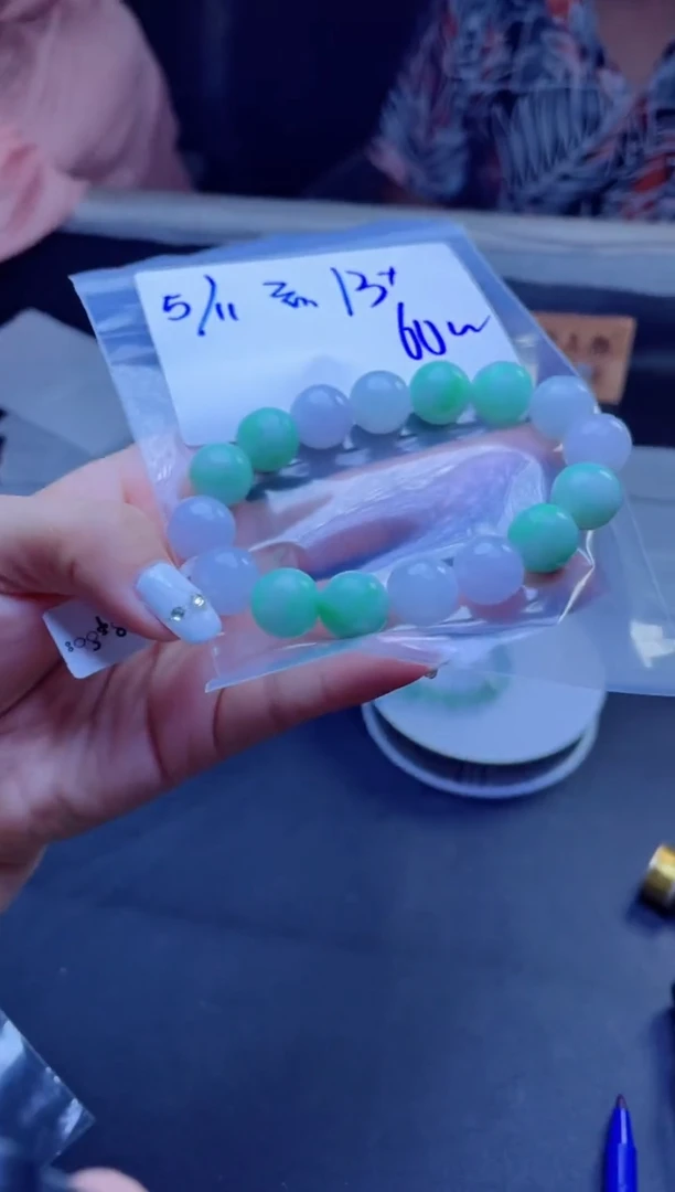 定制翡翠未镶嵌珠串