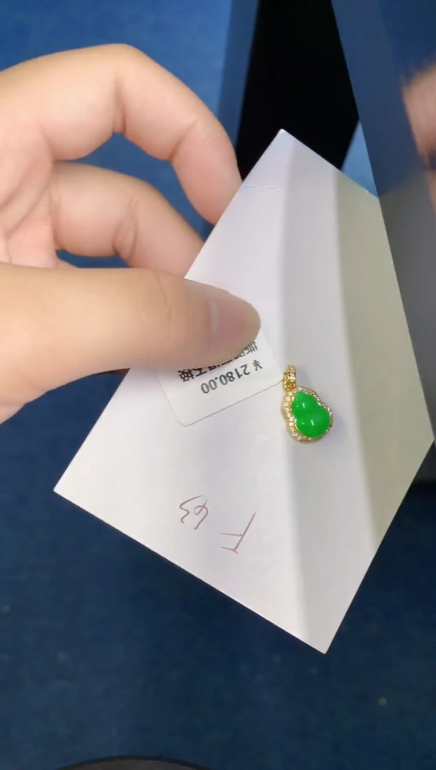 翡翠未镶嵌颈饰000000000