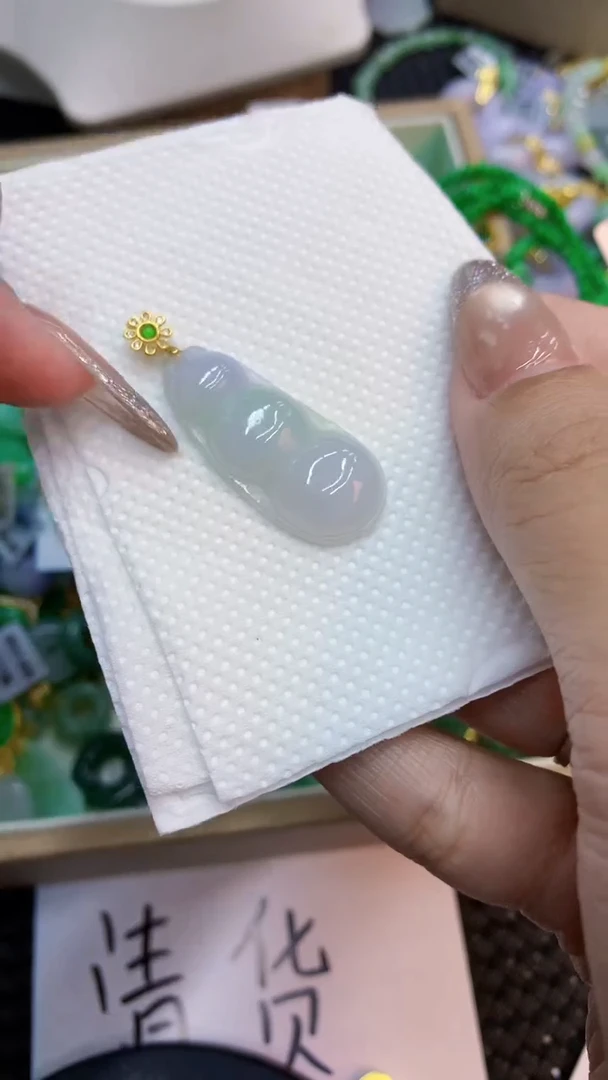 颈饰未镶嵌翡翠1