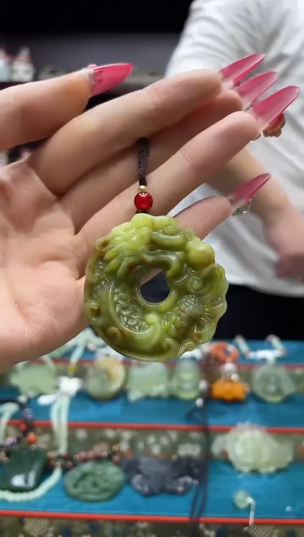 未镶嵌岫玉吊坠·