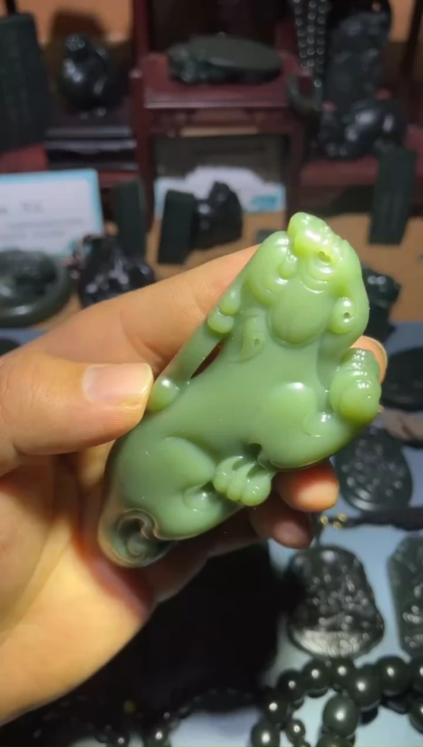 颈饰未镶嵌和田玉（青玉）1