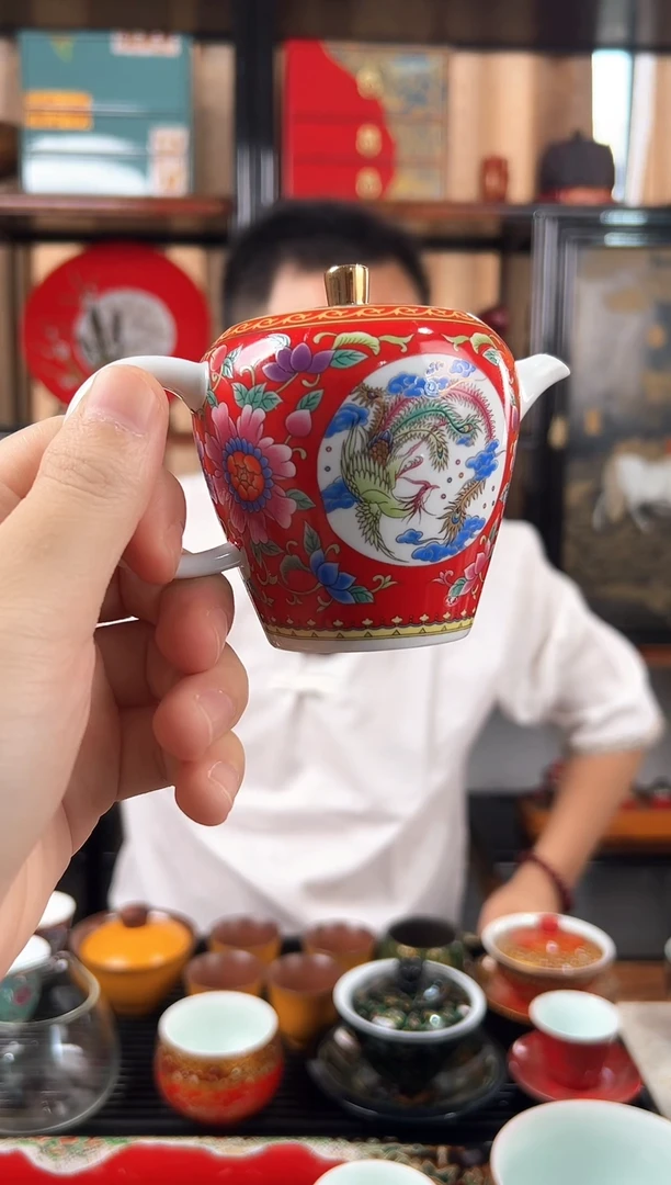 红色珐琅彩茶壶太古大漆