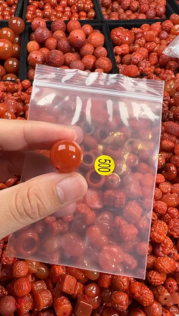 南红玛瑙未镶嵌颈饰1