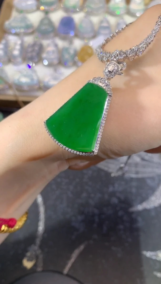 吊坠(不含链)18K金镶嵌翡翠85-无事牌（不含链和扣