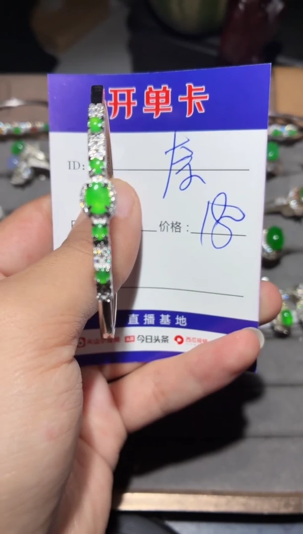 翡翠银S925镶嵌颈饰奈****⬛奈雪的猹