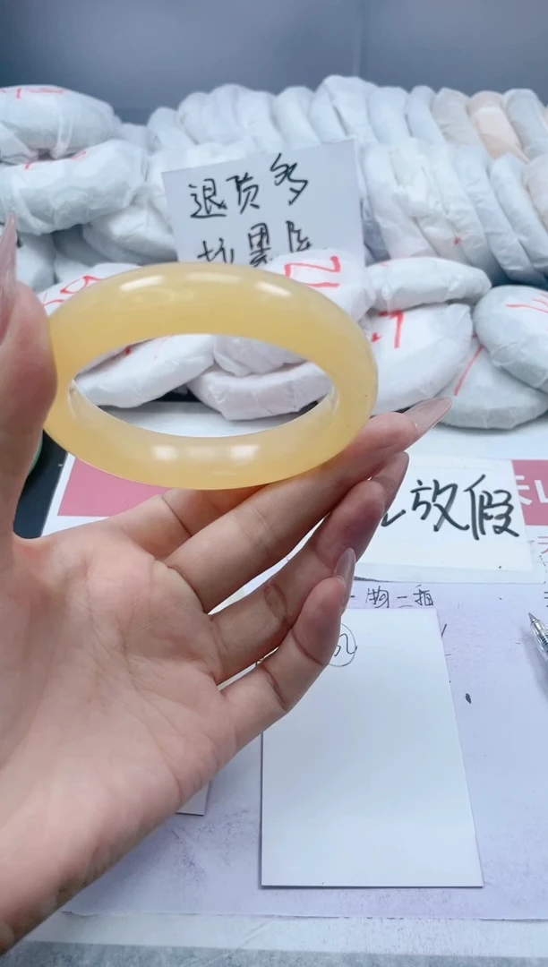 【闪购商品】石英质玉手镯未镶嵌132/59.9