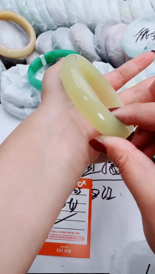 【闪购商品】石英质玉手镯未镶嵌T265-60-61