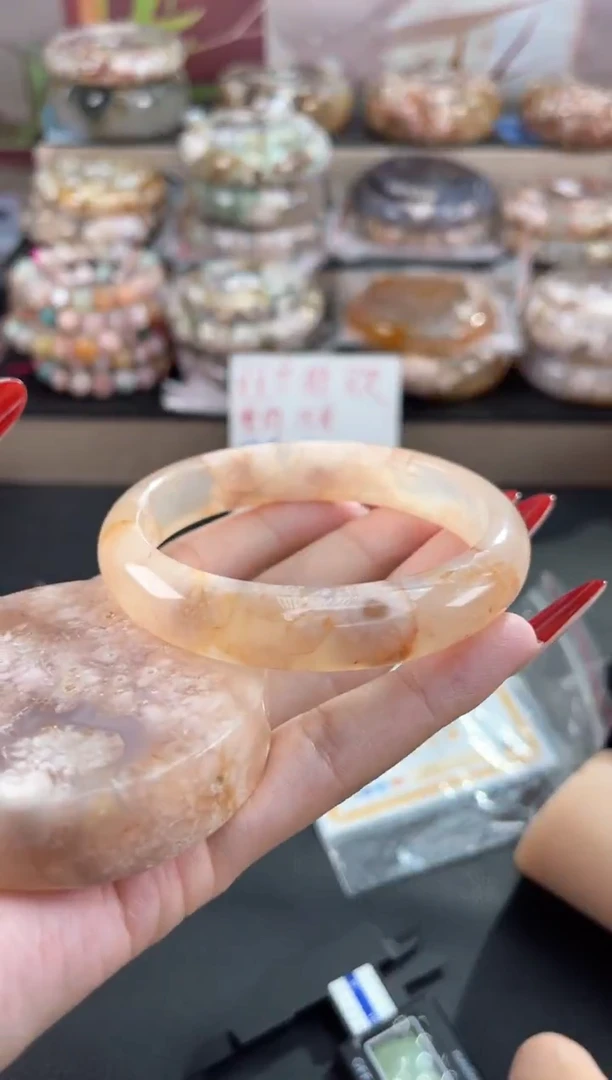 未镶嵌手镯石英质玉59