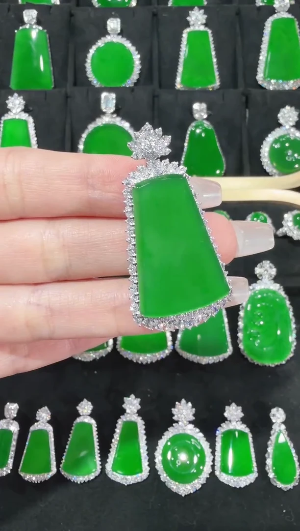 颈饰18K金镶嵌翡翠无事牌天然A货翡翠72h鉴赏期